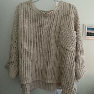 Oversized sweater with pocket